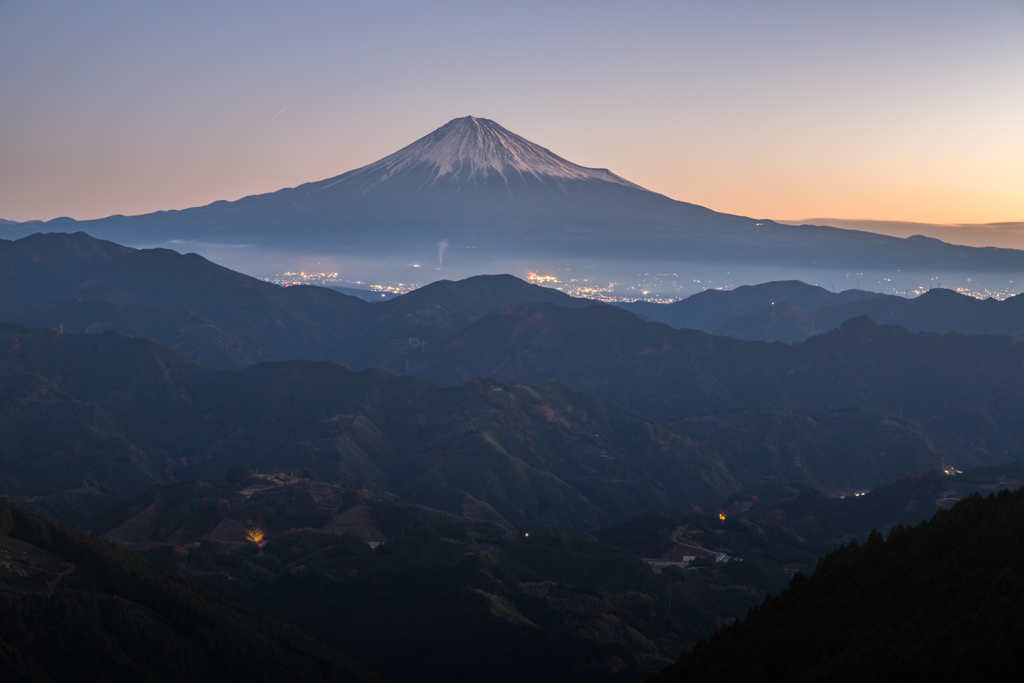 山並を従えて