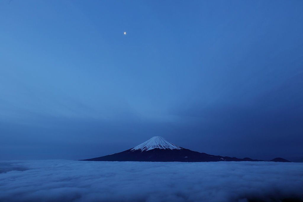 月に雲海