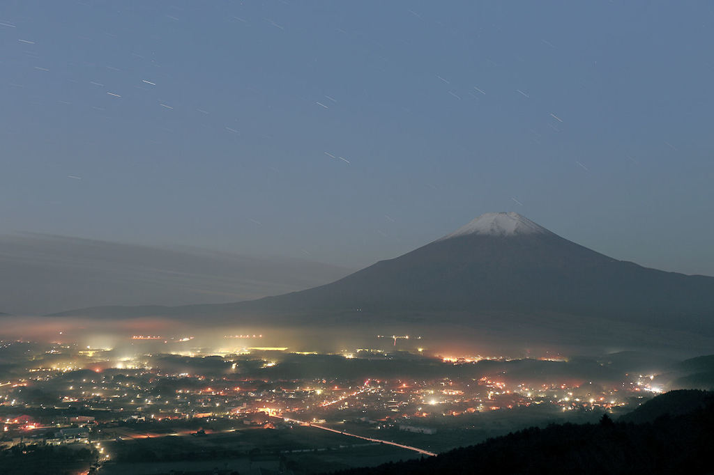 忍野村の夜明け