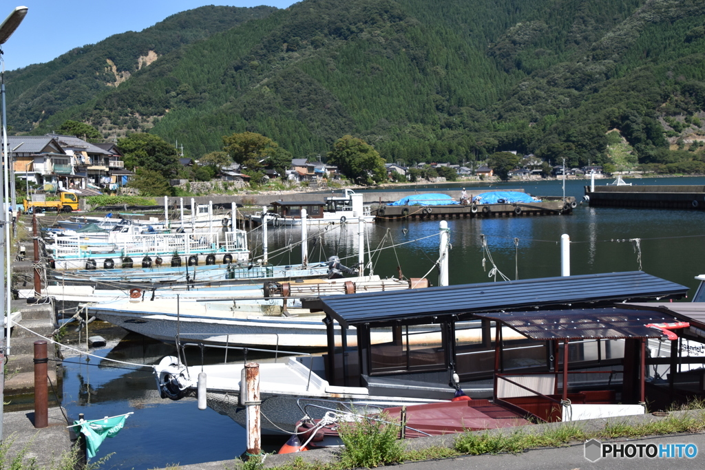 湖畔の散歩・ひなびた漁港