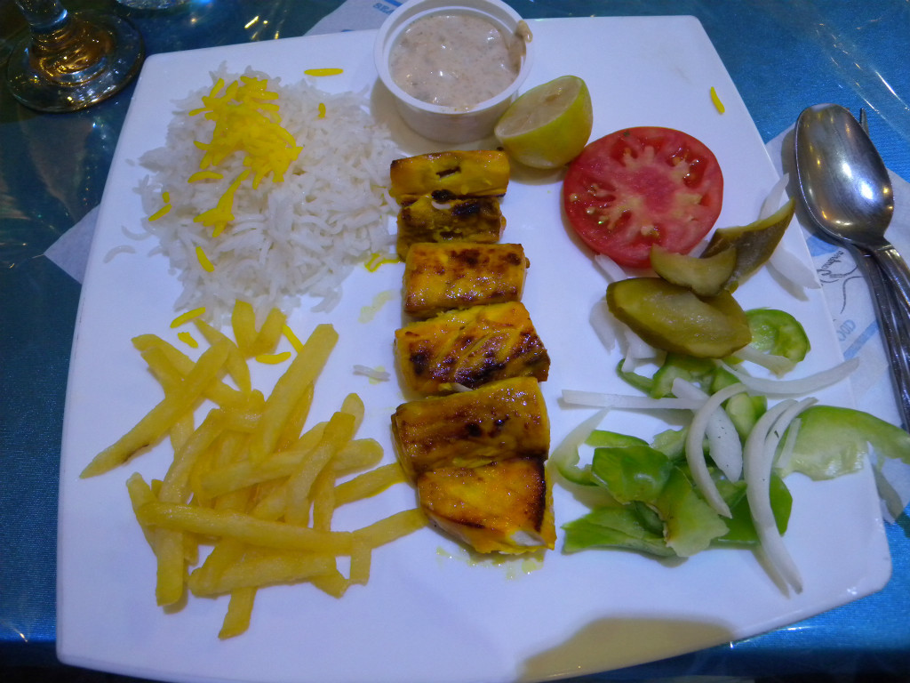 イラン 食事 魚のケバブ