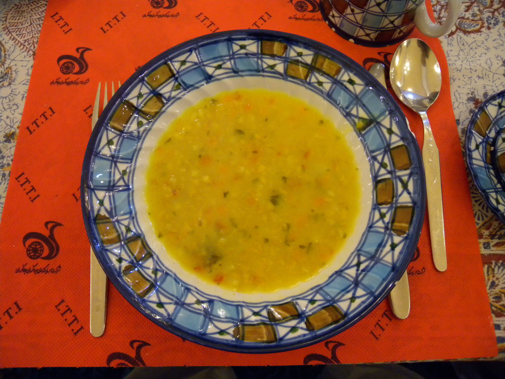 イラン 食事 豆のスープ