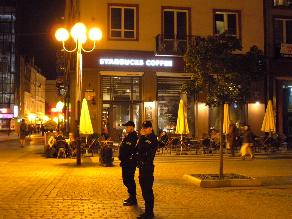 ポーランド　ヴロツワフ　旧市街広場のスタバ