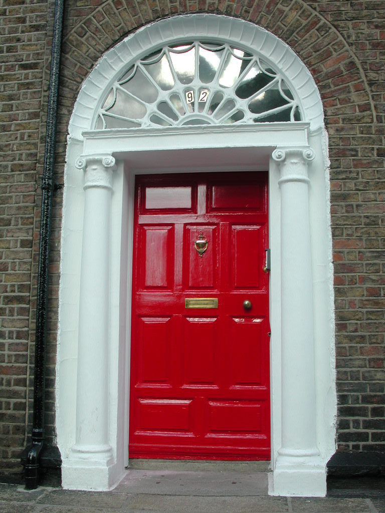 赤いドアのお宅
