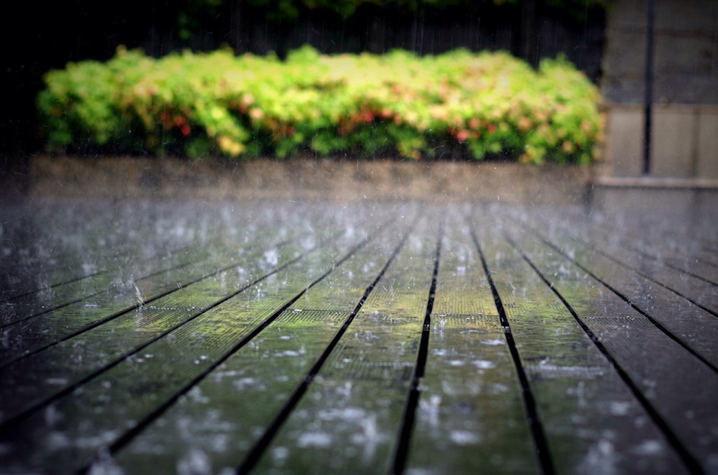 京都八坂のカフェで雨宿り