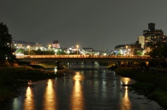 鴨川、三条大橋