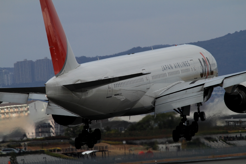 04.B777_JAL