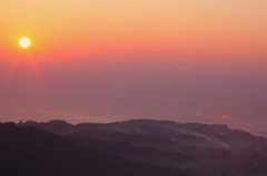 朝陽と半島