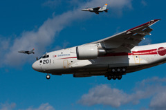 次期輸送機「ＸＣ－２」　試作機初飛行