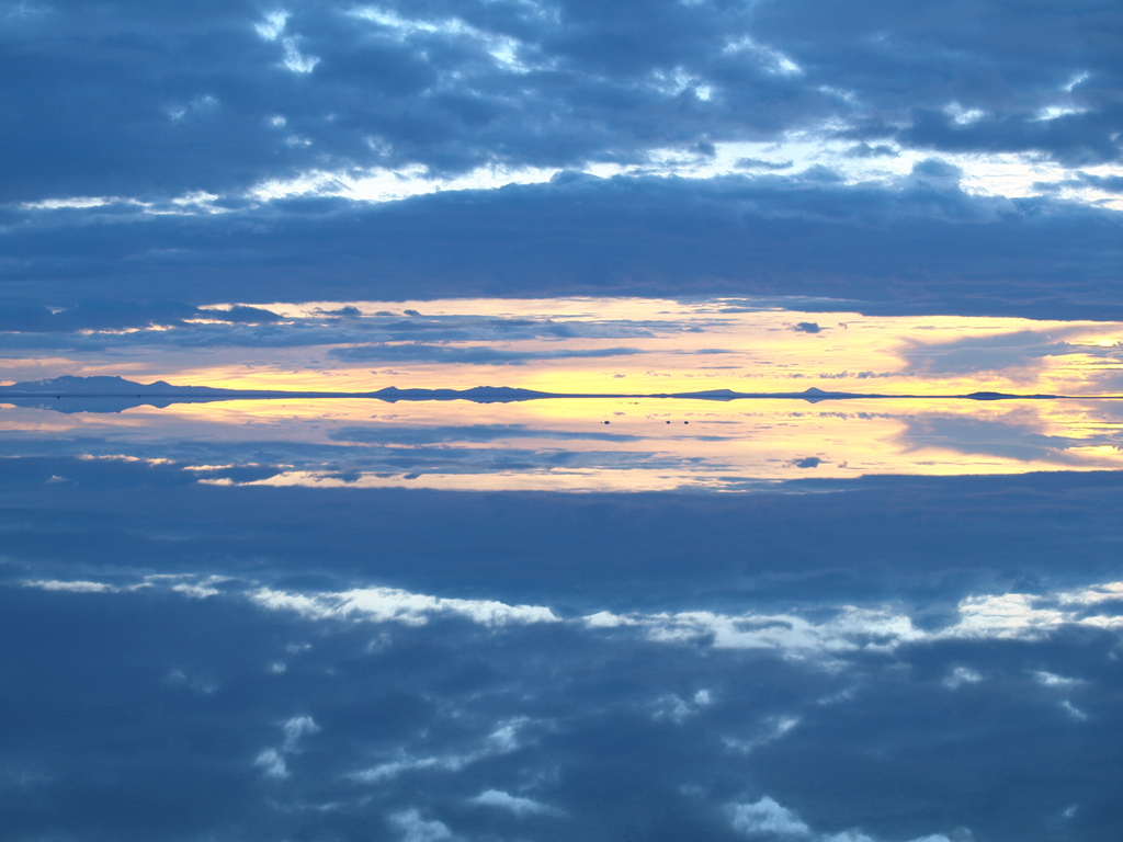 ボリビア　鏡面　ウユニ湖