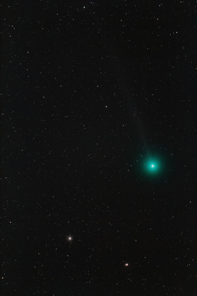 球状星団M79の側に見えるラヴジョイ彗星
