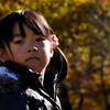 紅葉と娘