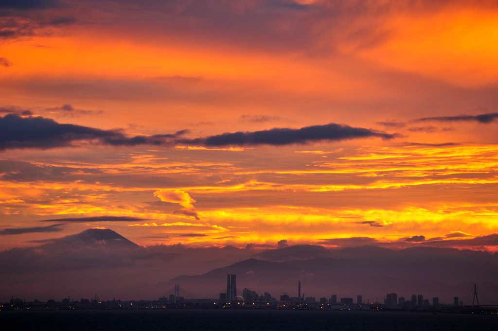 夕空燃ゆる