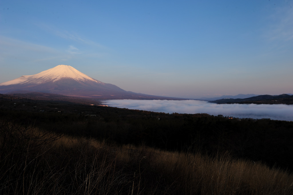 山中湖一面を覆う朝靄