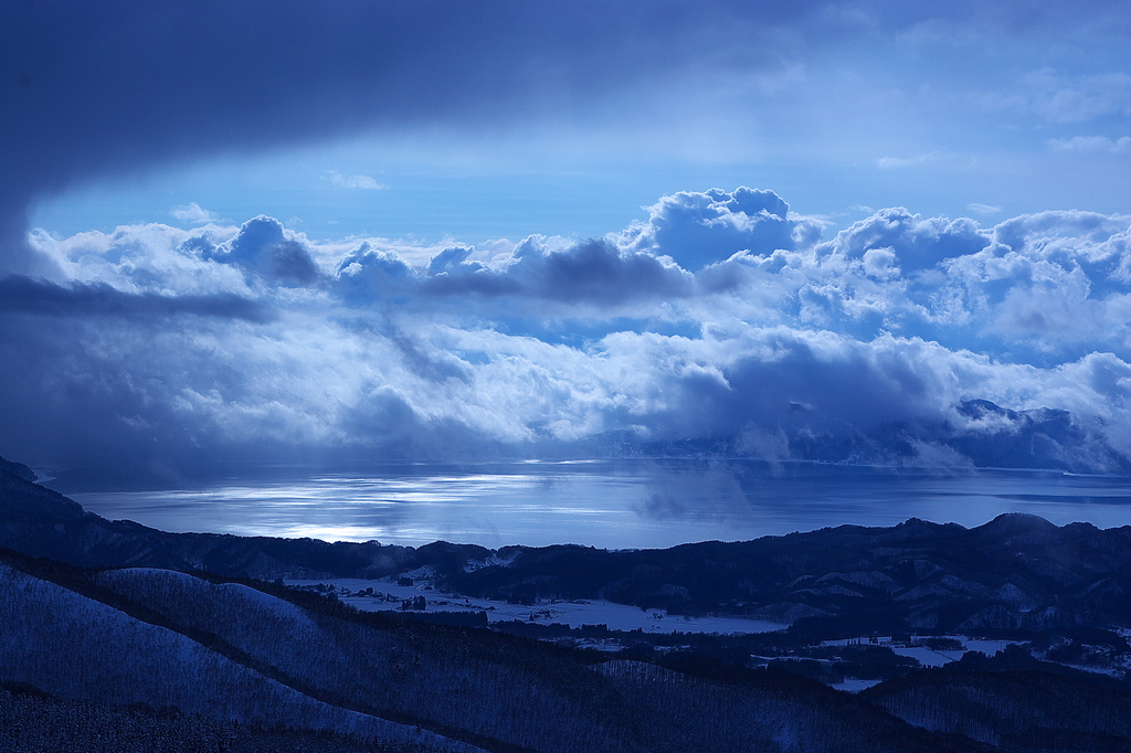 雲、晴れる。