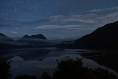 宝仙湖に星の降る夜