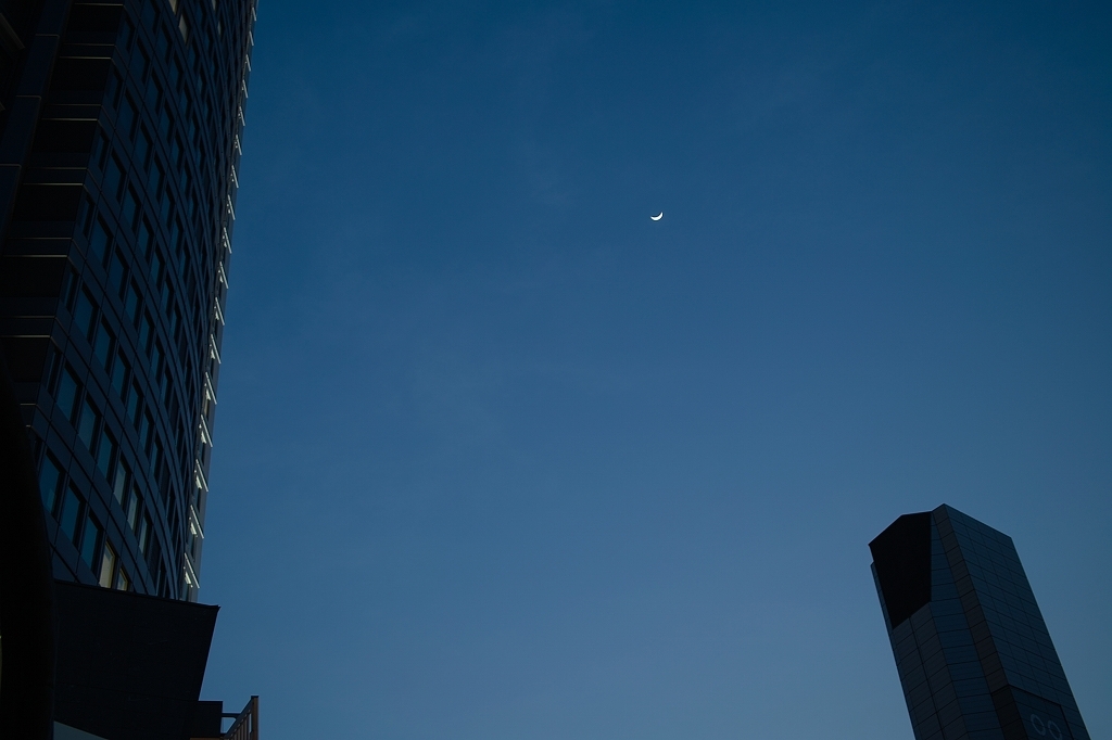 東京の月は小さいな　