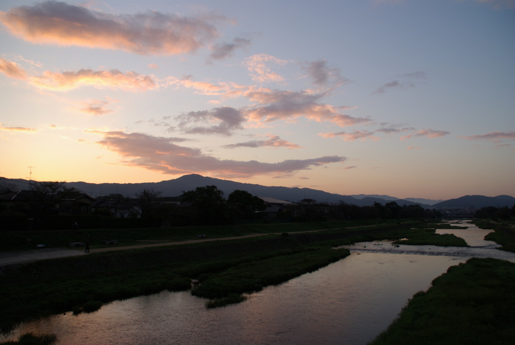 賀茂川　朝焼け