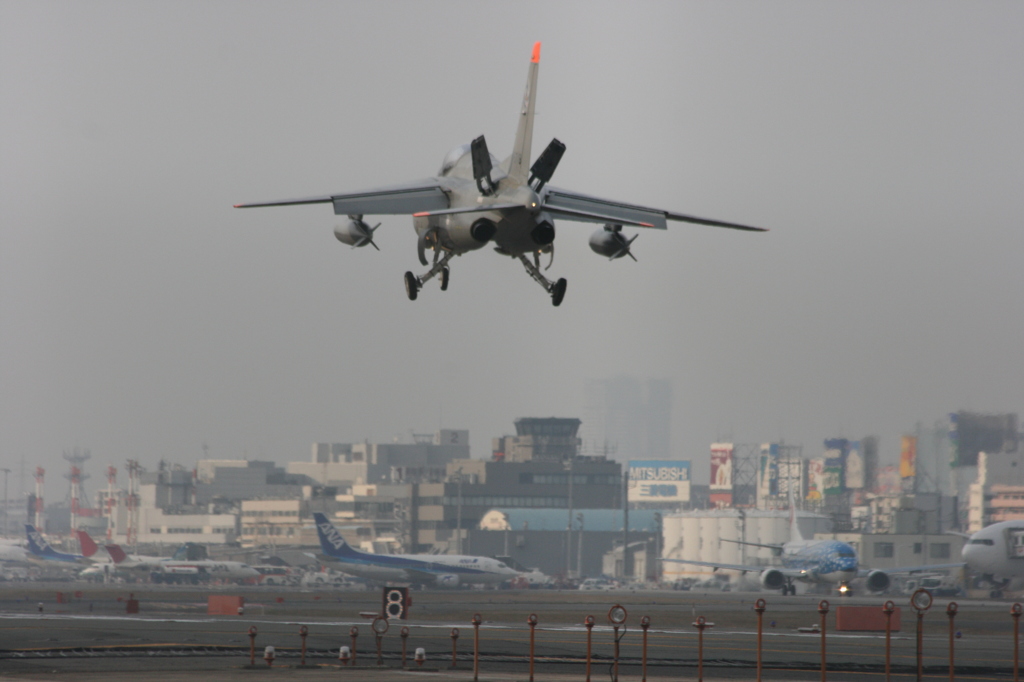 航空自衛隊 (川崎重工業 T-4)