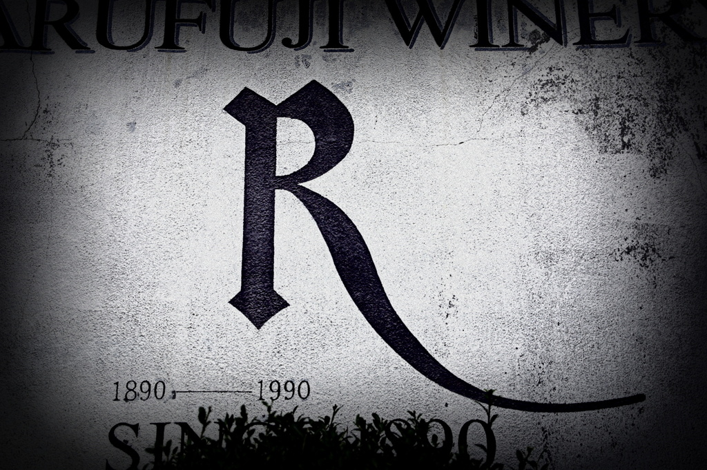 R