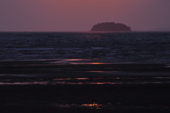 冬の海の夕暮れ