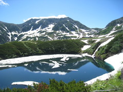 雄山とミクリガ池