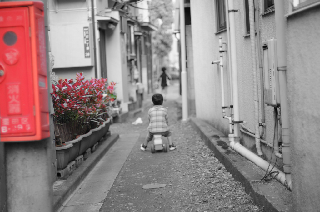 下町路地裏モノクロ加工