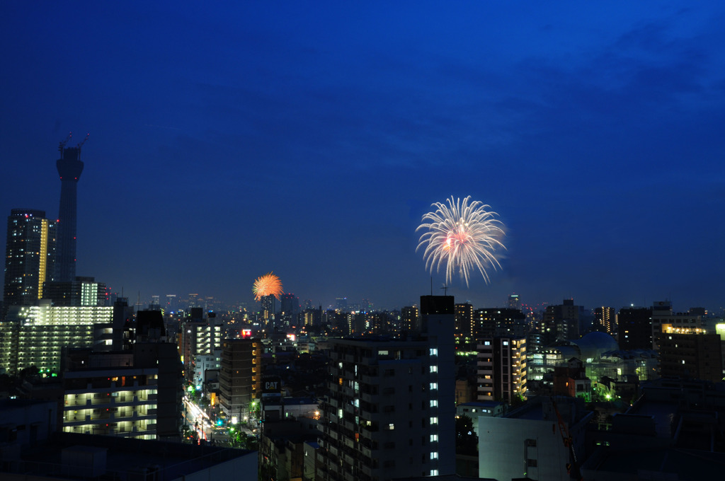 スカイツリーと花火