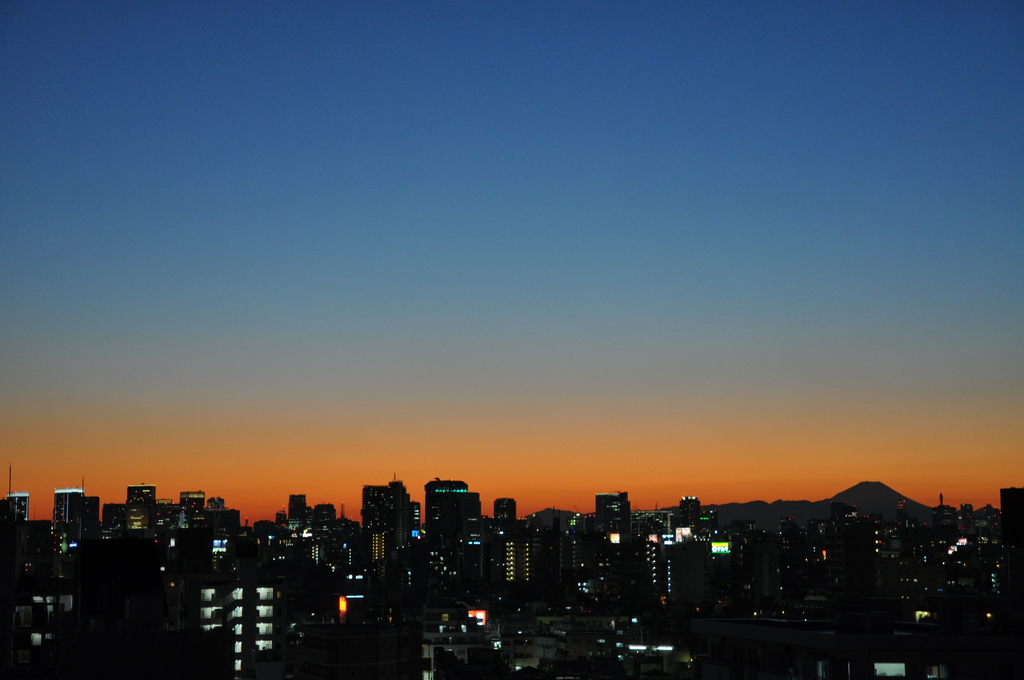 晴れた夕暮れの富士山