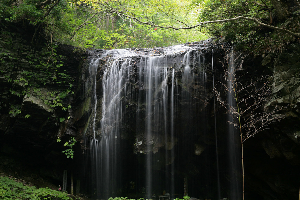 岡山県鏡野町 岩井の滝