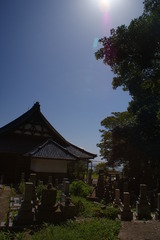 墓と寺院と海