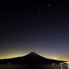 星空と富士山。