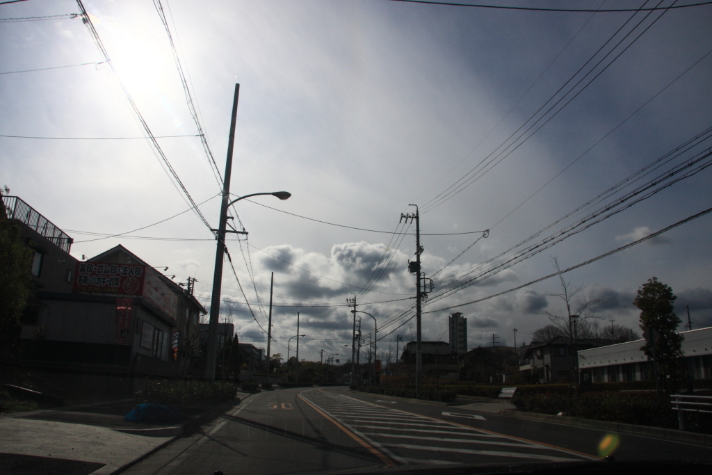 白い空に白い雲
