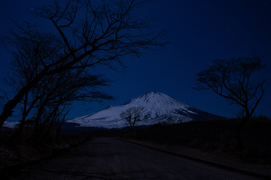 富士に続く道