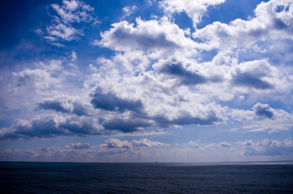 空と海と雲と