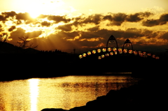 夕日に輝くチェリーブリッジ