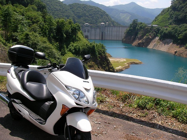 四万湖の水の色