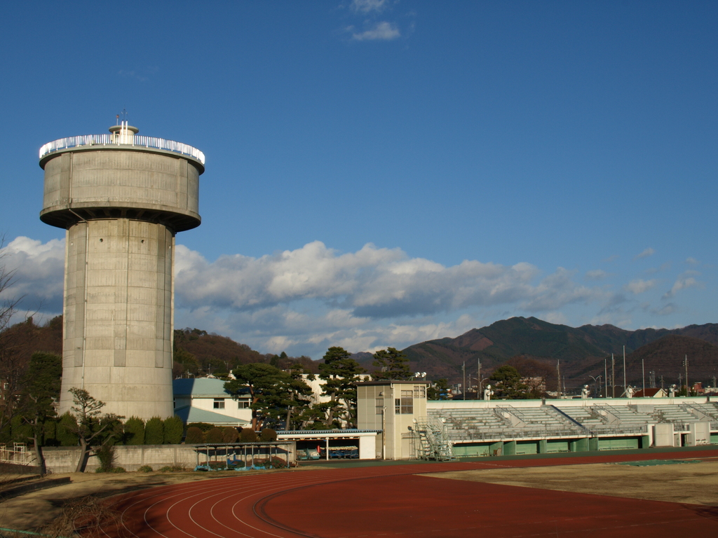 ローカルな陸上競技場