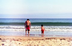 ある親子がある海辺で