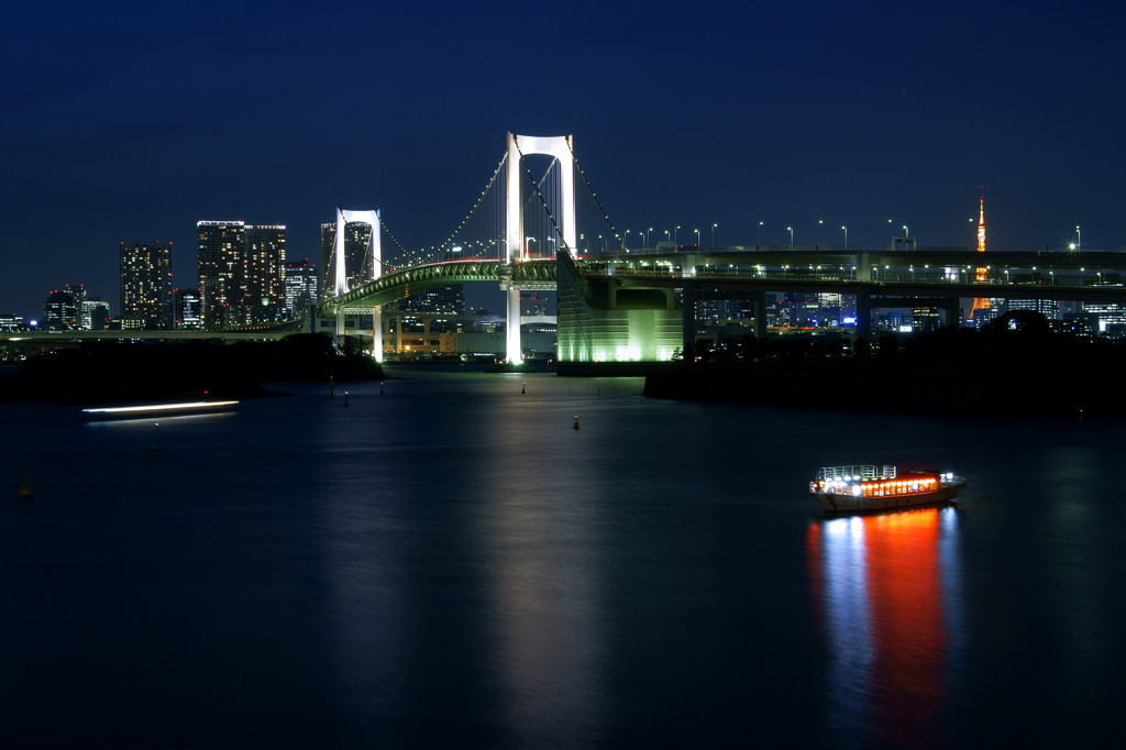 虹橋と屋形船