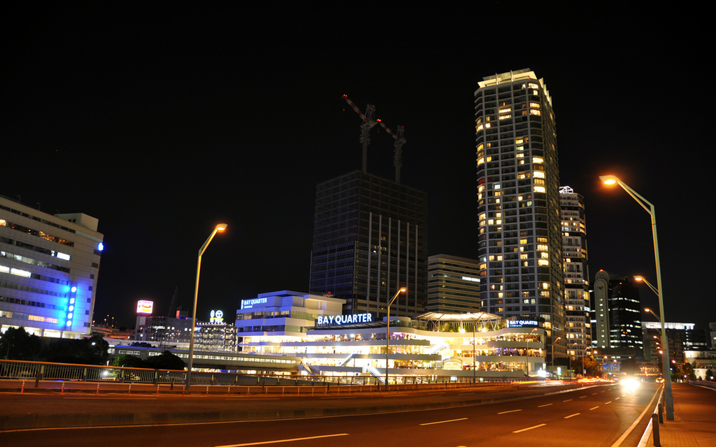 横浜駅東口
