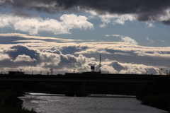 雲に襲われる街