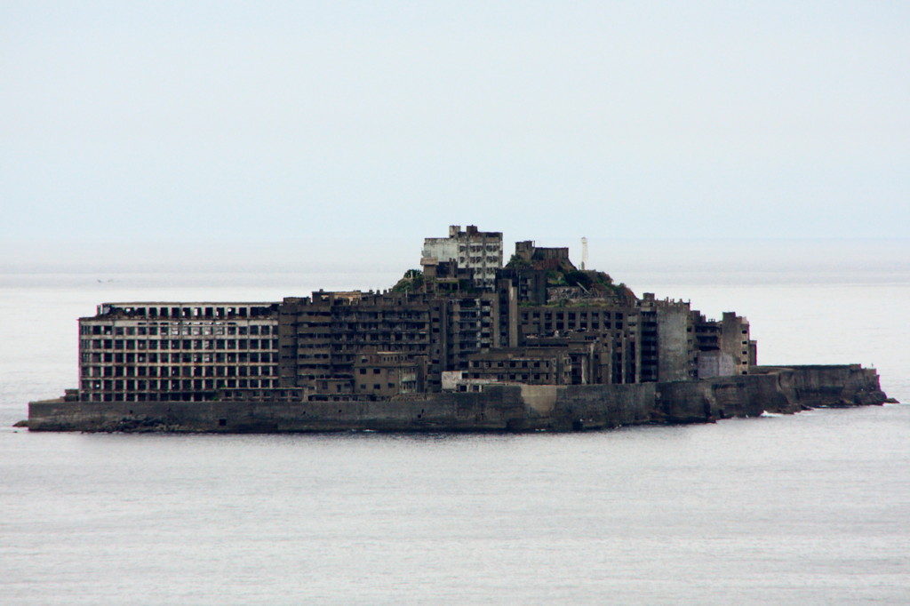 高島より望む軍艦島