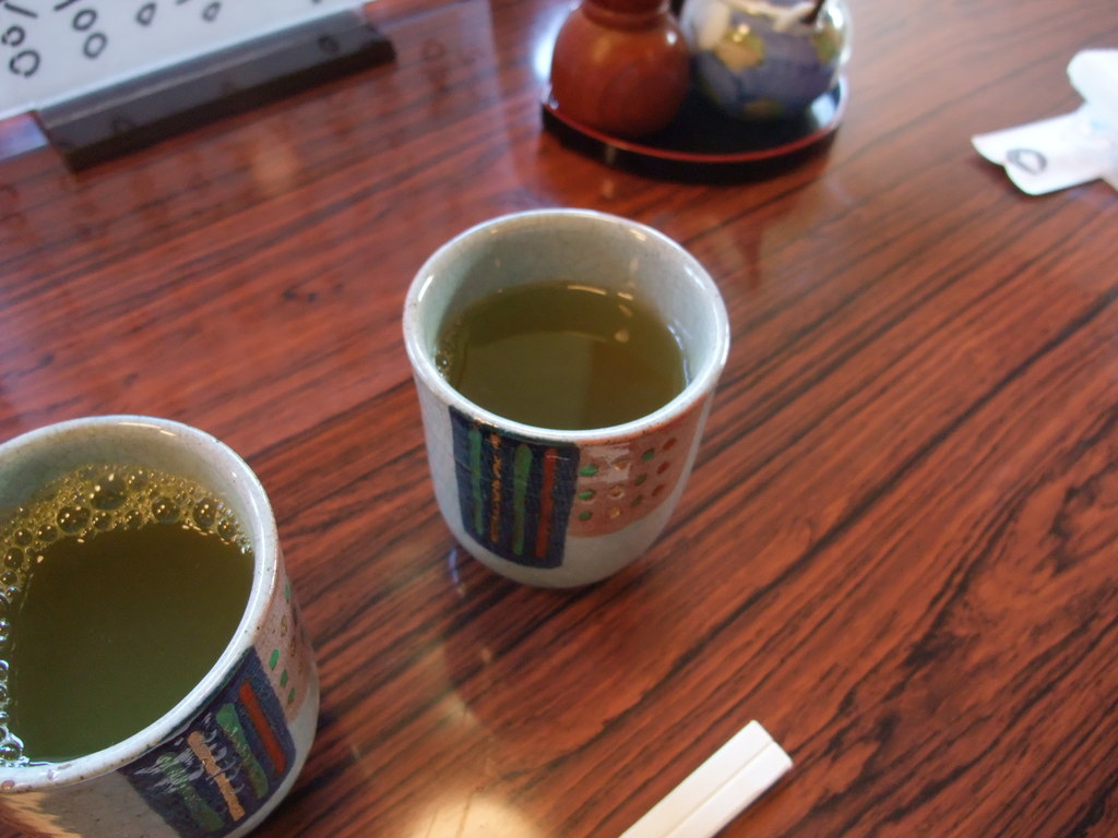 蕎麦屋のお茶