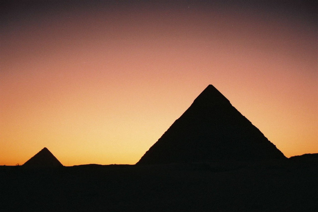 夕暮のピラミッド