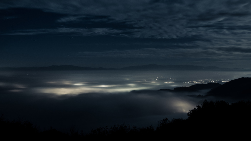 深夜雲界