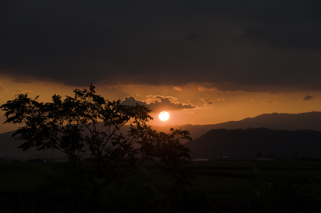 曇天隙間の夕ヂカラ