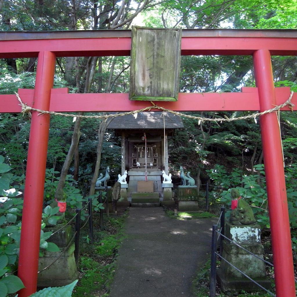 松戸市の本土寺　稲荷社の鳥居