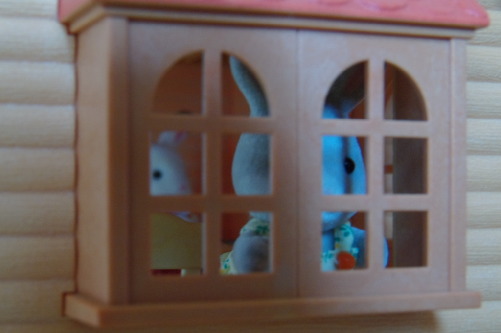 お母さん・・・お父さん、まだ帰ってこないね・・・
