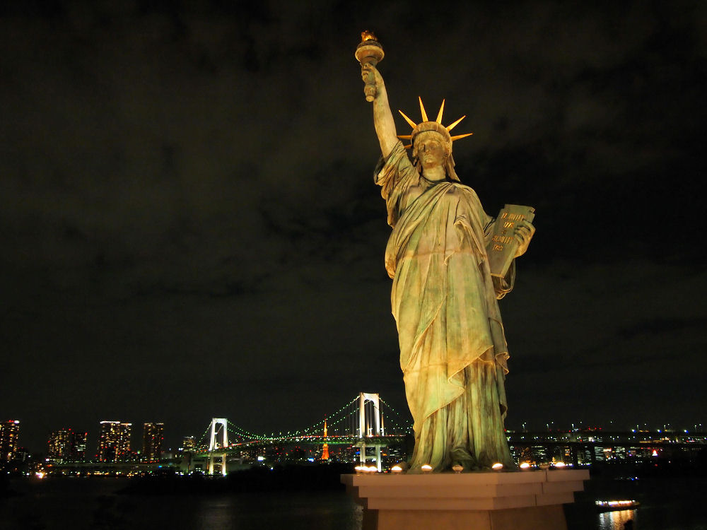 自由の女神　夜景